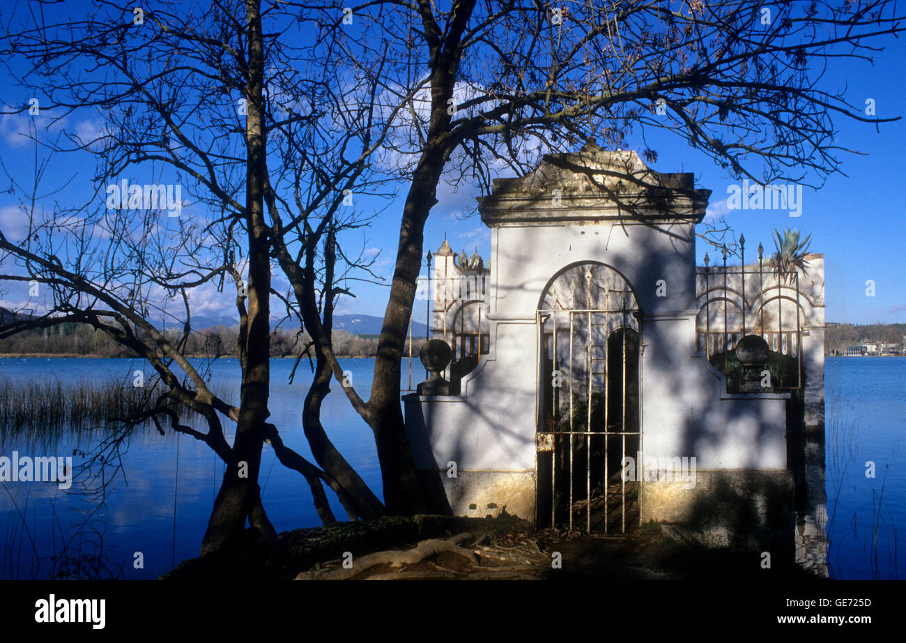 Banyoles lake. `Pesquera´ (Small house where former the fishermen were guarding the tools).Banyoles.Spain Stock Photo